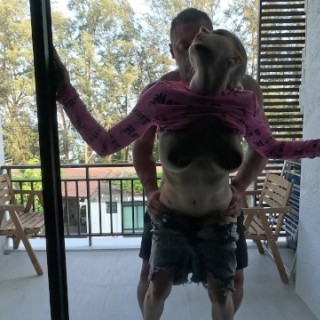 В жестком стиле  здоровяк выебал подругу