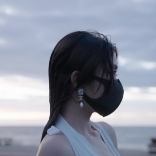 Милая азиаточка в любительском ролике