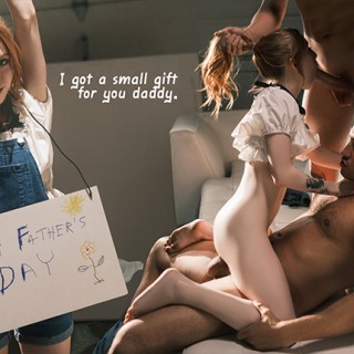 Милашку молодку трахают мужики здоровяки