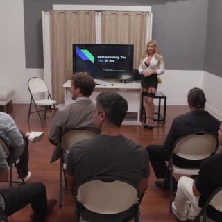 Самцы  мощно опустили пышногрудую  милфу