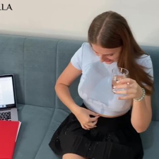 Домашняя телочка круто сосет и трахается