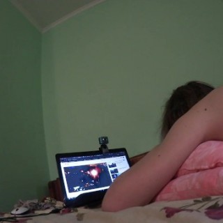 Пристроил хуец к телочке