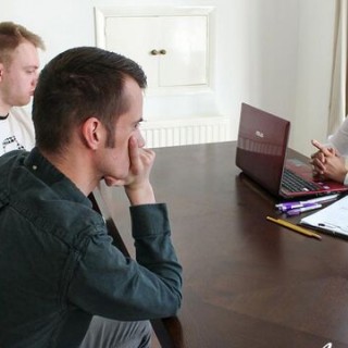 Приятели опустили горячую телочку