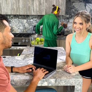 Ебля на кухне с пышногрудой сучкой