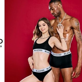 Черный хуй имеет белую сучку  Молли (Molly Little)