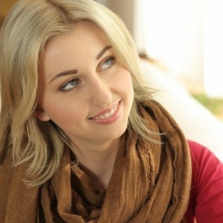 Милашка блондиночка классно шпилится