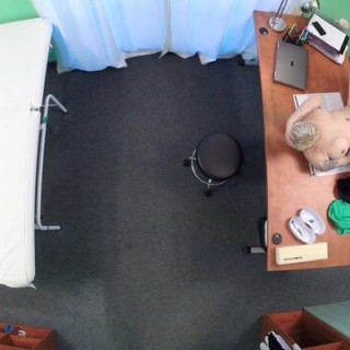 Доктор отлично трахнул пышногрудую бабу