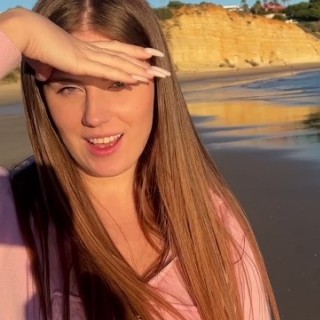 Сисястая телочка в домашнем видео