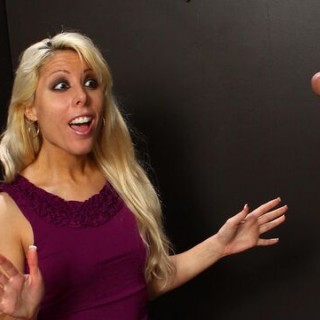 Блондиночка Алексис  (Alexis Lauren) пососала хуец