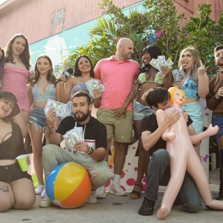 Жаркая групповая ебля с красотками