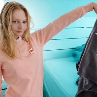 Грудастая блондинка круто долбится