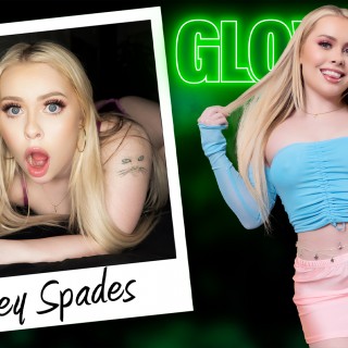 Нигер круто  отодрал белую милую сучку