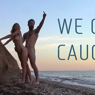 У воды мужик ебенит свою красотку