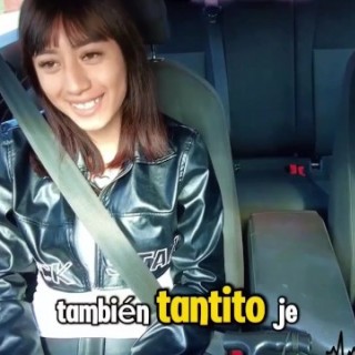 В машине милашка взяла член в ротик