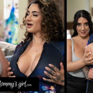 Две грудастые лесбухи орально шалят